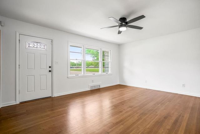 616 S Lee Avenue, Olathe, KS 66061
