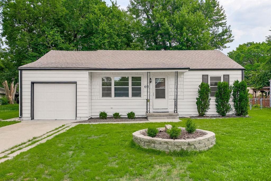 616 S Lee Avenue, Olathe, KS 66061