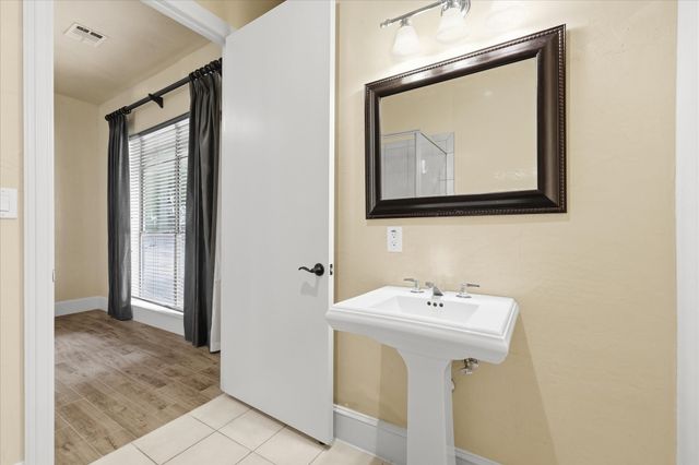 410 Mills Street, Fort Worth, TX 76102