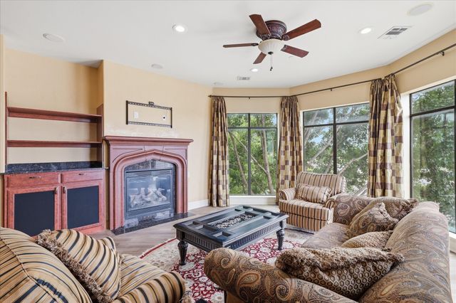 410 Mills Street, Fort Worth, TX 76102