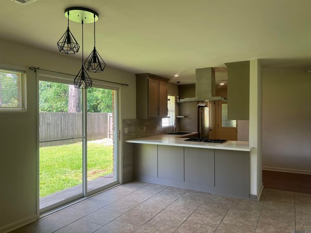 8082 Sholar Dr, Baton Rouge, LA 70809