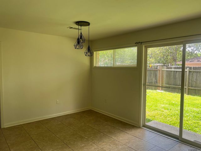 8082 Sholar Dr, Baton Rouge, LA 70809
