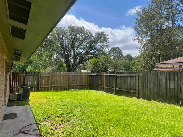 8082 Sholar Dr, Baton Rouge, LA 70809