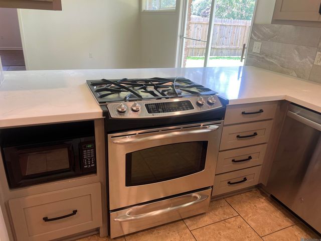 8082 Sholar Dr, Baton Rouge, LA 70809