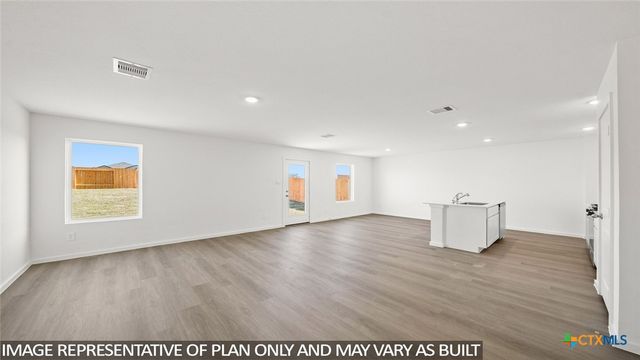 176 Baby Calf Roping Road, Jarrell, TX 76537