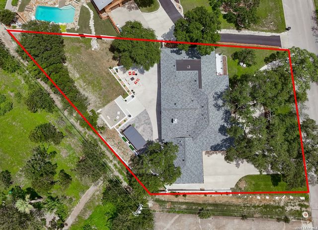 311 E WOODLAKE DR, San Antonio, TX 78229