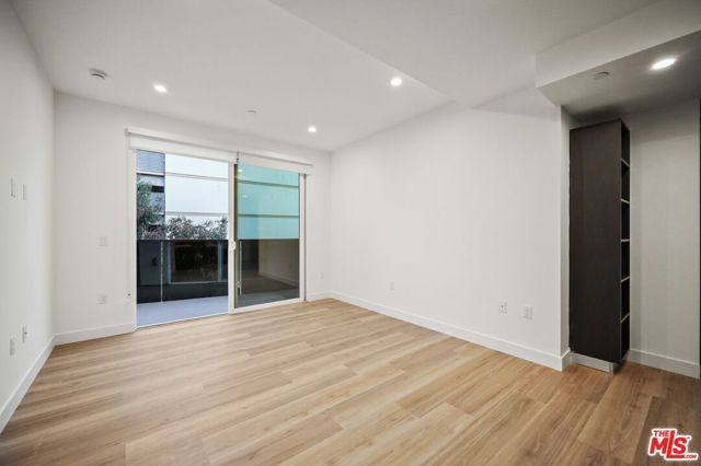 951 Ogden 204, Los Angeles, CA 90036