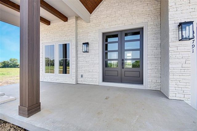 24621 W 60th Terrace, Shawnee, KS 66226