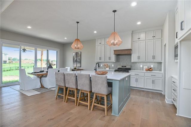 24621 W 60th Terrace, Shawnee, KS 66226