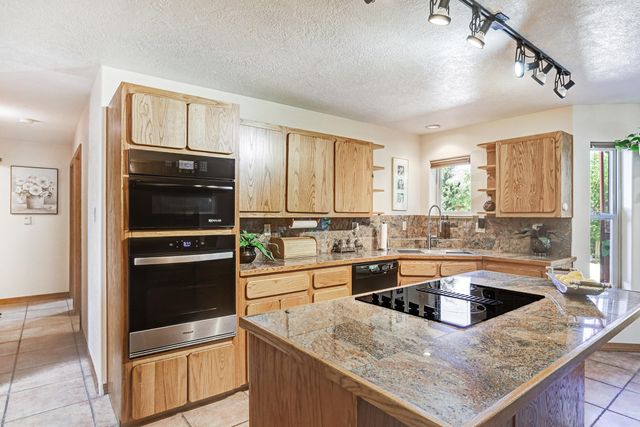 2712 Eastridge Drive NE, Albuquerque, NM 87112