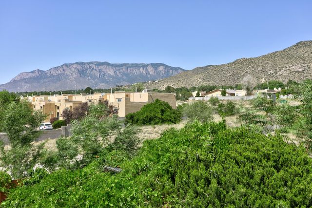2712 Eastridge Drive NE, Albuquerque, NM 87112
