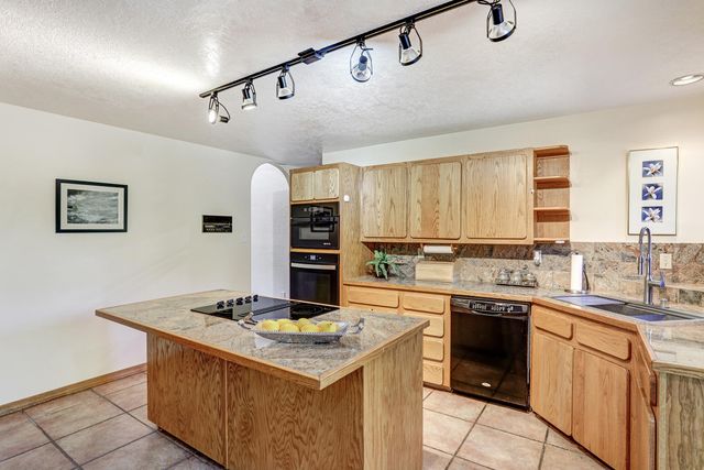 2712 Eastridge Drive NE, Albuquerque, NM 87112