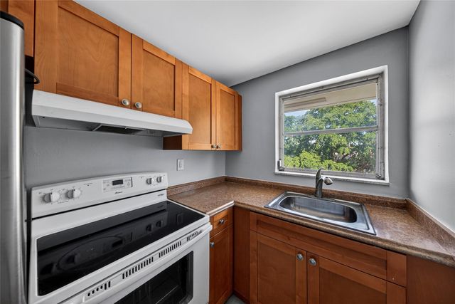 1900 NE 8th Ct 308, Fort Lauderdale, FL 33304