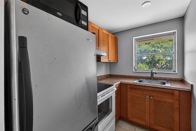 1900 NE 8th Ct 308, Fort Lauderdale, FL 33304