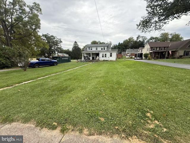 124 E WALNUT ST, Ephrata, PA 17522