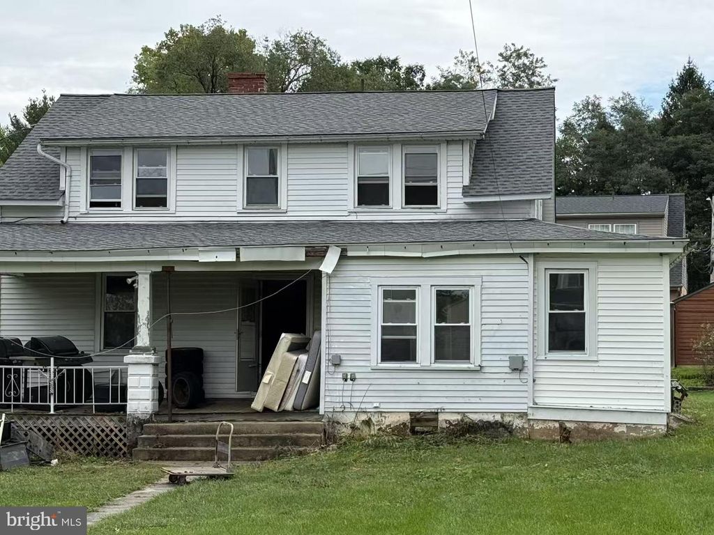 124 E WALNUT ST, Ephrata, PA 17522