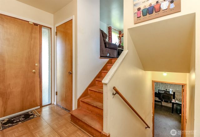 2633 Lake Youngs Court SE, Renton, WA 98058