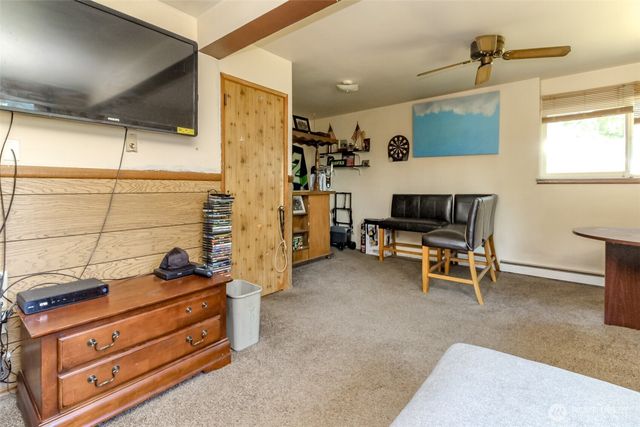 2633 Lake Youngs Court SE, Renton, WA 98058