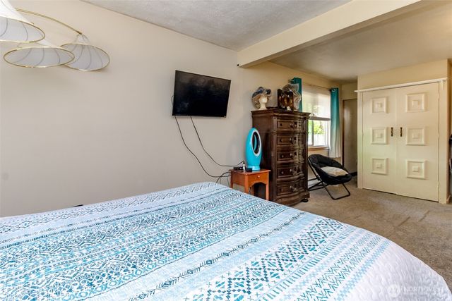 2633 Lake Youngs Court SE, Renton, WA 98058