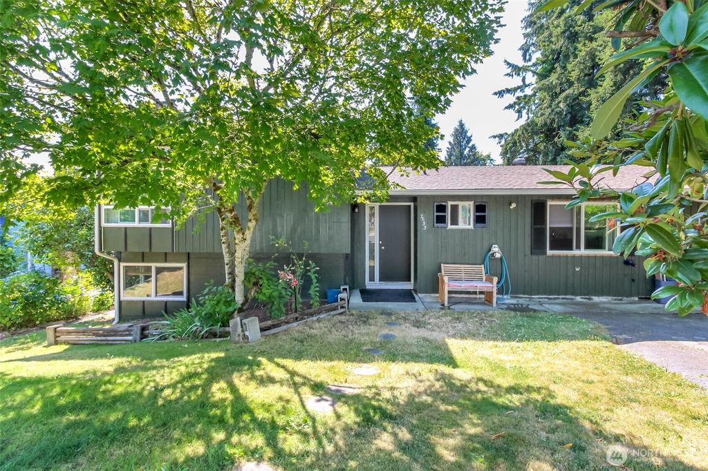 2633 Lake Youngs Court SE, Renton, WA 98058