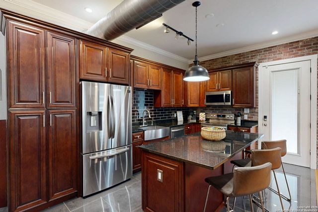 609 Sturgeon Dr, San Marcos, TX 78666