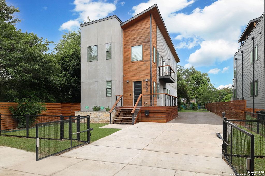 609 Sturgeon Dr, San Marcos, TX 78666