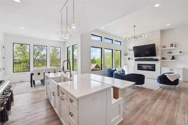 1401 W 14th Avenue, Indianola, IA 50125