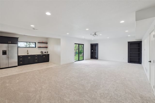 1401 W 14th Avenue, Indianola, IA 50125