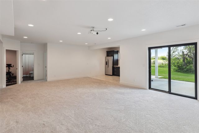1401 W 14th Avenue, Indianola, IA 50125