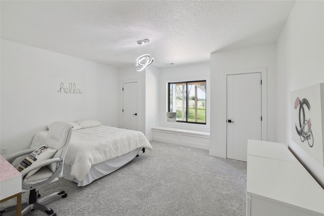 1401 W 14th Avenue, Indianola, IA 50125