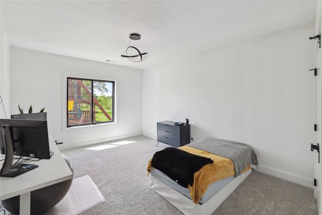 1401 W 14th Avenue, Indianola, IA 50125