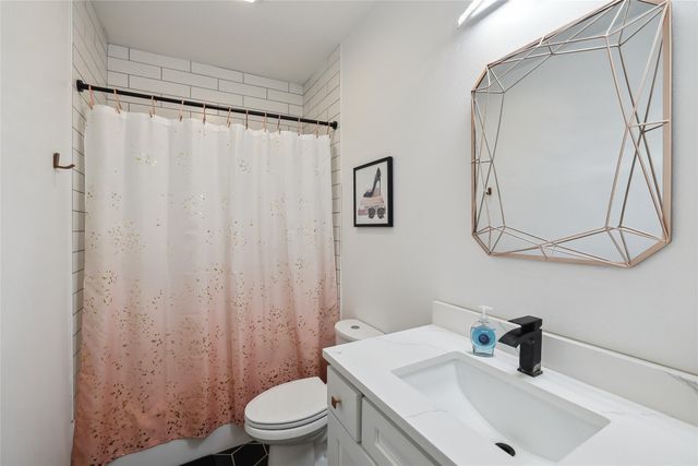 1401 W 14th Avenue, Indianola, IA 50125