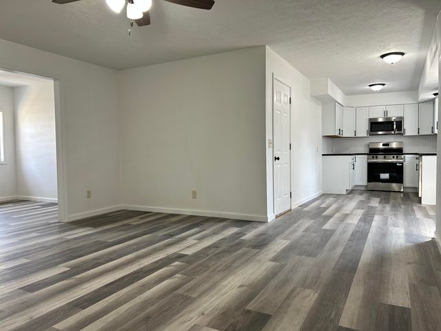 1253 S Belcrest Avenue, Springfield, MO 65804