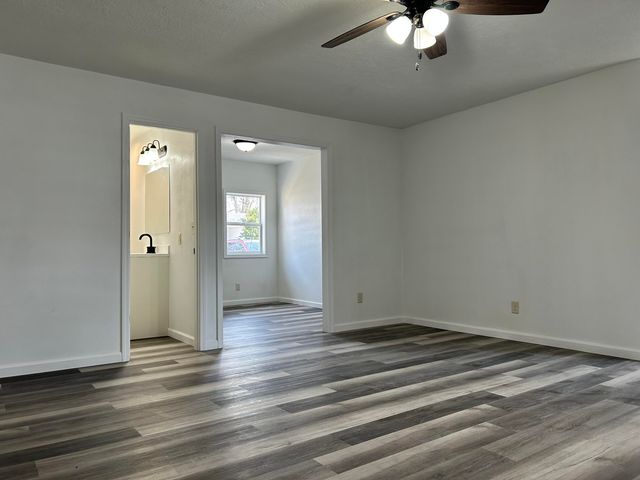 1253 S Belcrest Avenue, Springfield, MO 65804