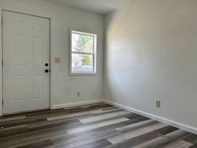 1253 S Belcrest Avenue, Springfield, MO 65804