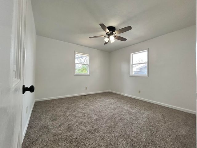 1253 S Belcrest Avenue, Springfield, MO 65804