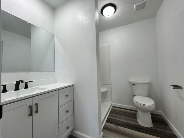 1253 S Belcrest Avenue, Springfield, MO 65804