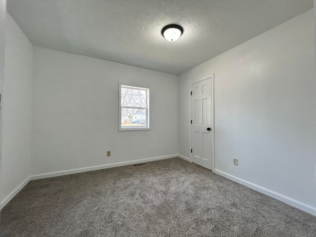 1253 S Belcrest Avenue, Springfield, MO 65804