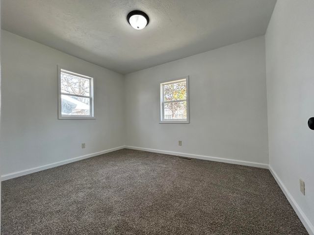 1253 S Belcrest Avenue, Springfield, MO 65804