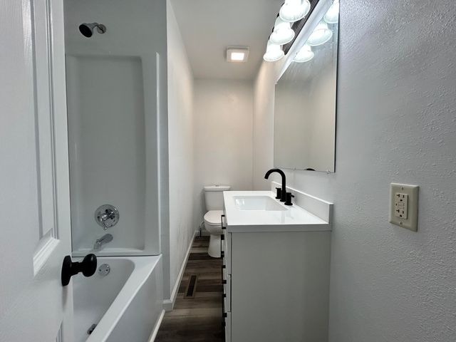 1253 S Belcrest Avenue, Springfield, MO 65804