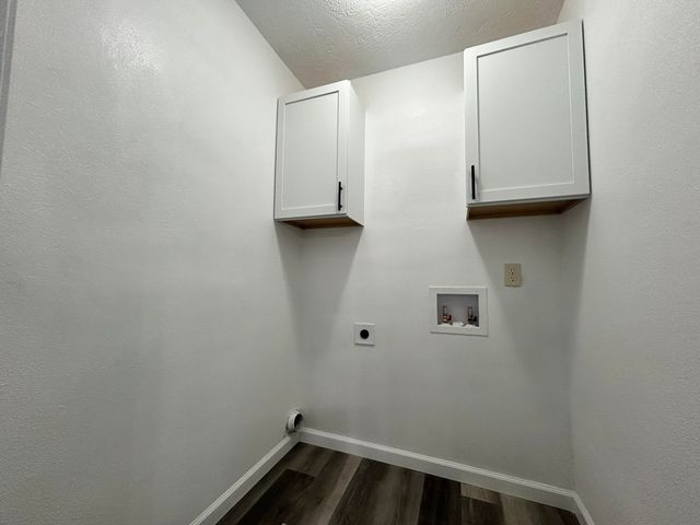 1253 S Belcrest Avenue, Springfield, MO 65804