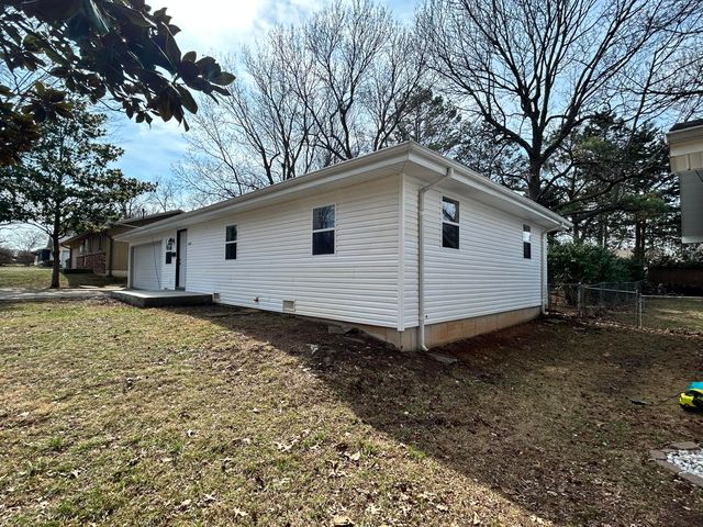 1253 S Belcrest Avenue, Springfield, MO 65804