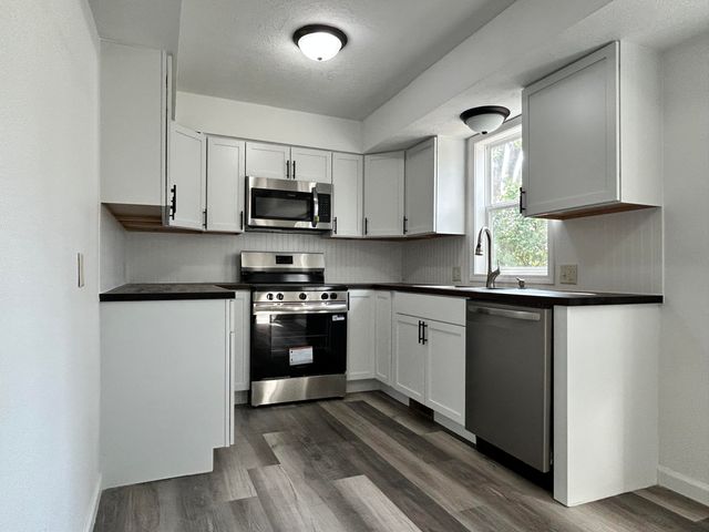 1253 S Belcrest Avenue, Springfield, MO 65804