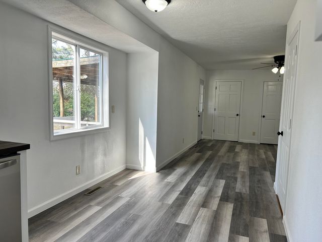 1253 S Belcrest Avenue, Springfield, MO 65804