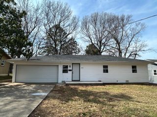 1253 S Belcrest Avenue, Springfield, MO 65804