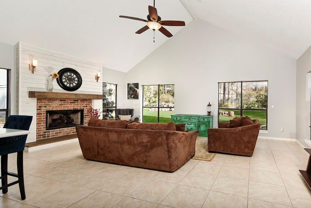 44 Lake Forest Circle, Conroe, TX 77384