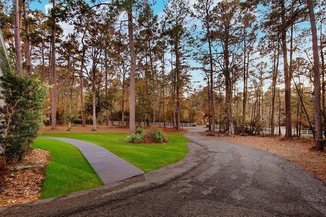 44 Lake Forest Circle, Conroe, TX 77384