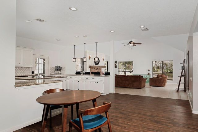 44 Lake Forest Circle, Conroe, TX 77384