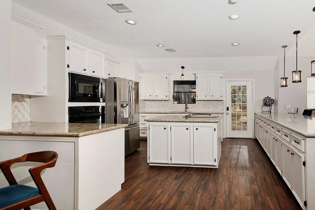 44 Lake Forest Circle, Conroe, TX 77384