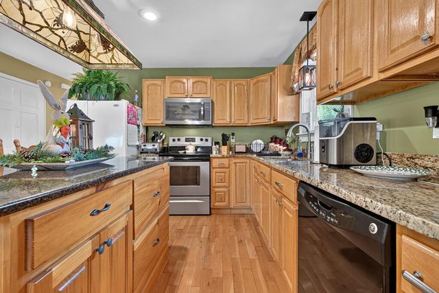 285 E Tennessee Avenue, Mccaysville, GA 30555